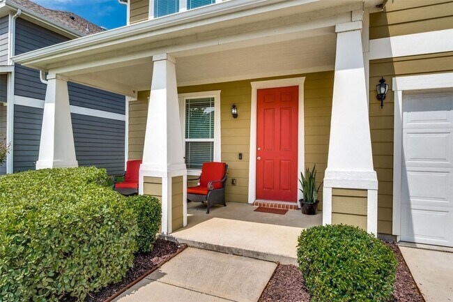 Building Photo - Welcome to this two-story craftsman home l...
