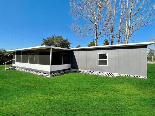 Building Photo - 8352 W Orangetree St