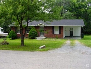 Building Photo - 924 Oleander Dr