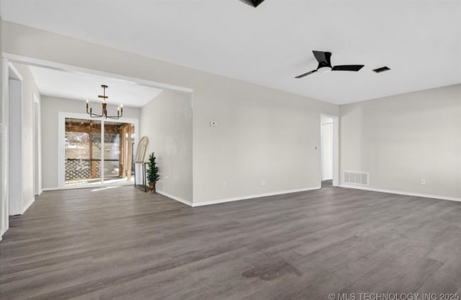 Building Photo - 508 NE Avondale Ave