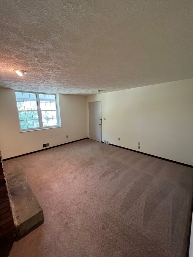 Building Photo - 143 Oneida St