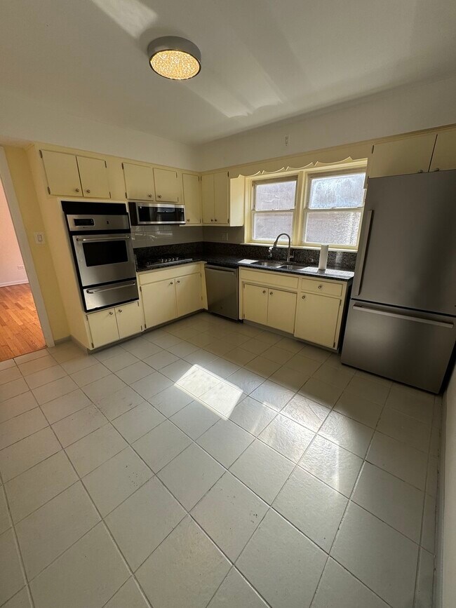 Foto del edificio - 5927 W Addison St