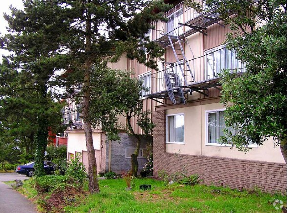 Building Photo - Serramote Apartments