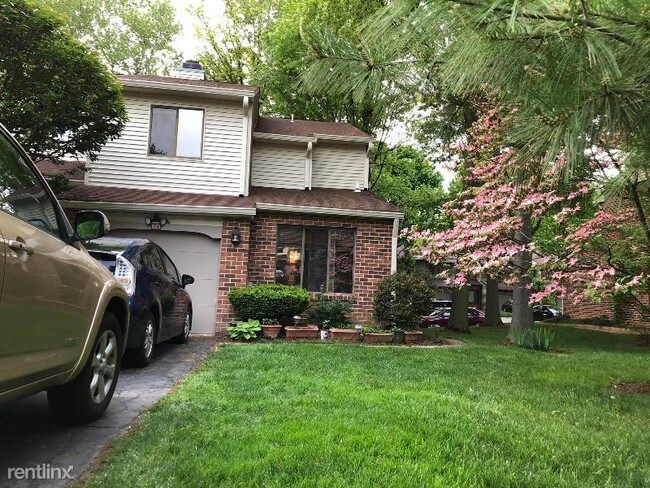 Building Photo - 3 br, 2.5 bath Townhome - 504 Hanover Ct
