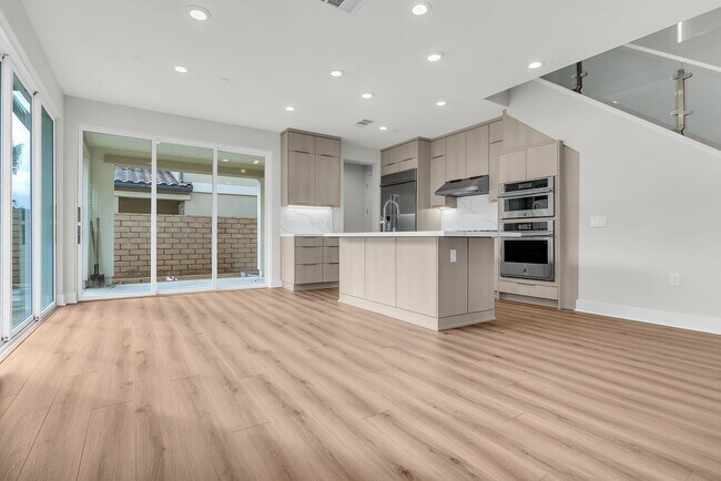 Foto del edificio - 720 Olivier Dr