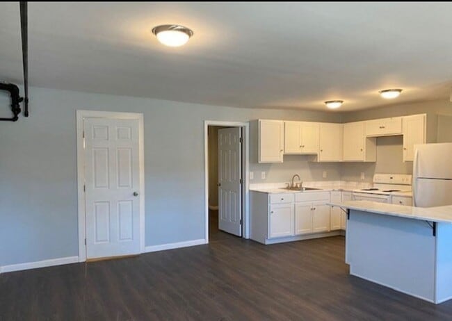 Foto del edificio - 345 S Front St