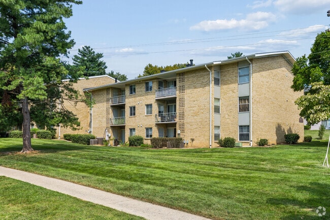 7703 Lee Hwy - Fairfield Crossing Apartments