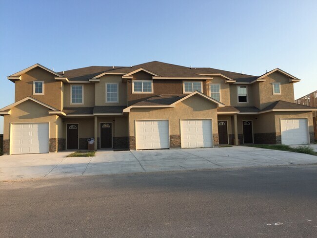 Building Photo - 16715 Jupiter Haven
