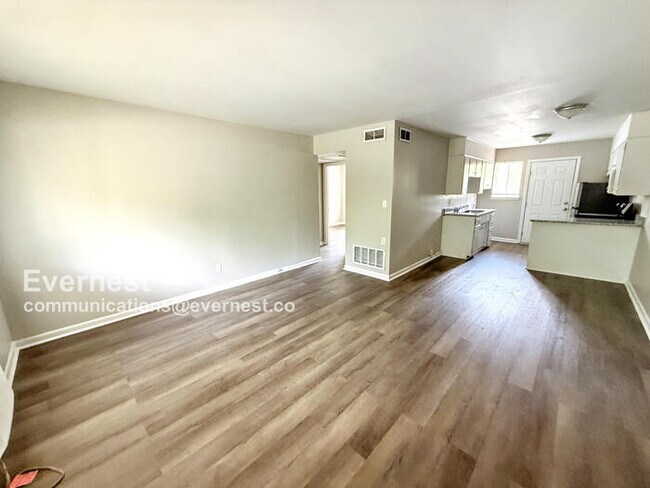 Foto del edificio - 7738 Rugby Ave