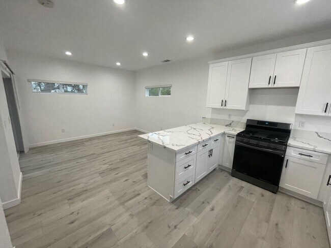 Building Photo - 5045-5047 Campanile Dr