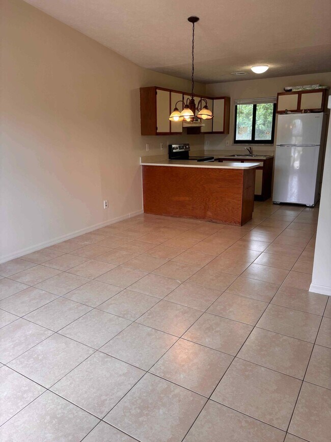 Building Photo - 5045 SE Primrose Way