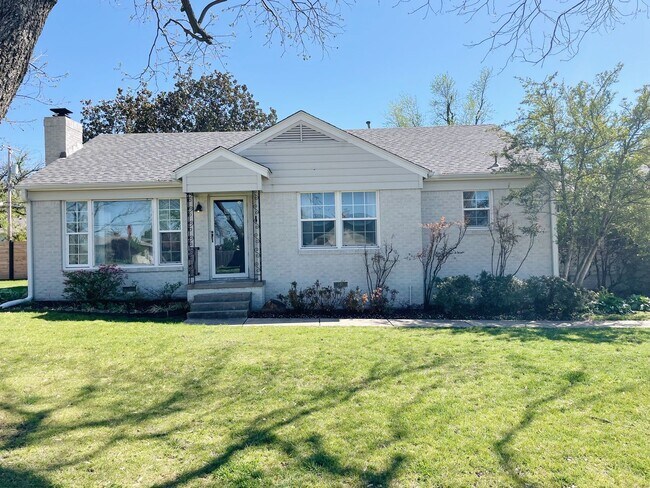 Foto del edificio - Adorable Midtown Tulsa Bungalow