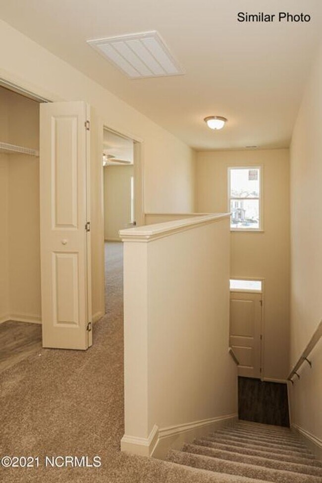 Building Photo - Townhome in Boyington W/GARAGE in Boyingto...