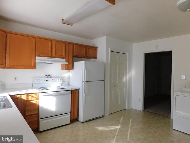Building Photo - 224 W Broaddus Ave