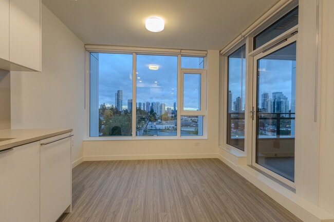 Photo du bâtiment - 13675-1107A 107A Ave