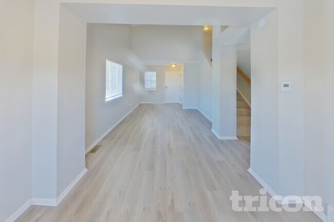 Foto del edificio - 6325 Blazing Star Dr