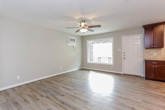 Foto del edificio - 808 W Main St