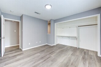 Building Photo - 3929 Tanglewilde St