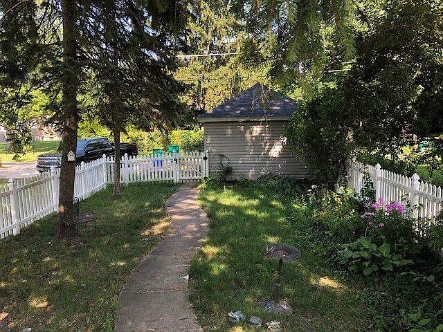 Foto del edificio - 725 Warner Ave