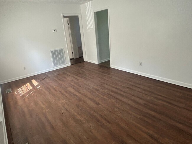 Building Photo - 4754 Trenton Dr