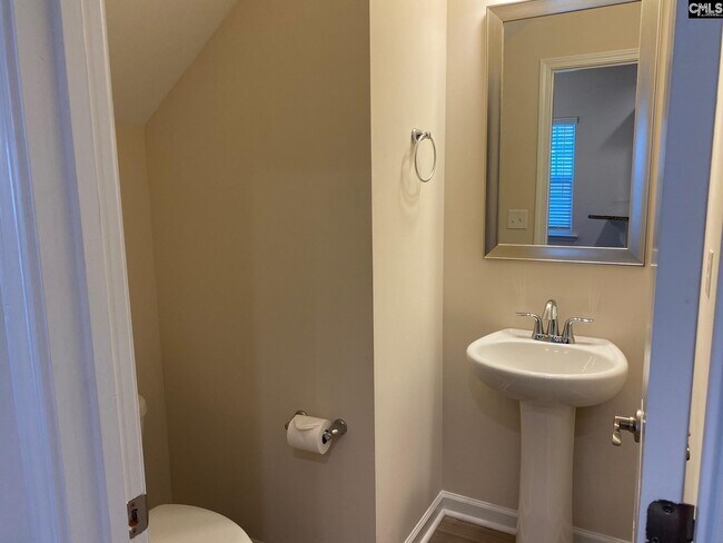 Foto del edificio - 945 Bergenfield Ln