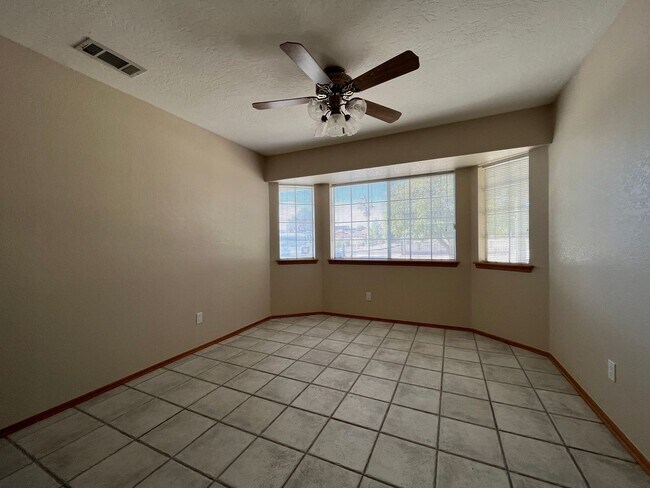 Foto del edificio - Beautiful 3 bedroom 2 bathroom home in Apple Valley Available now!!