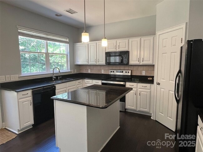 Building Photo - 8601 Fieldcroft Dr