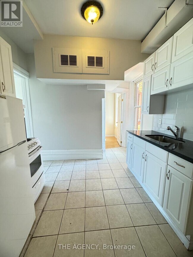 Photo du bâtiment - 4 - 139 1/2 JOHN STREET S