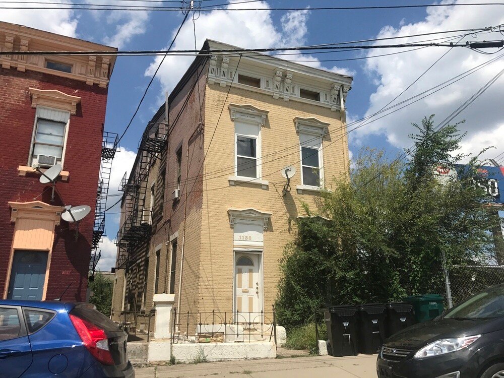 Primary Photo - 1130 Draper St