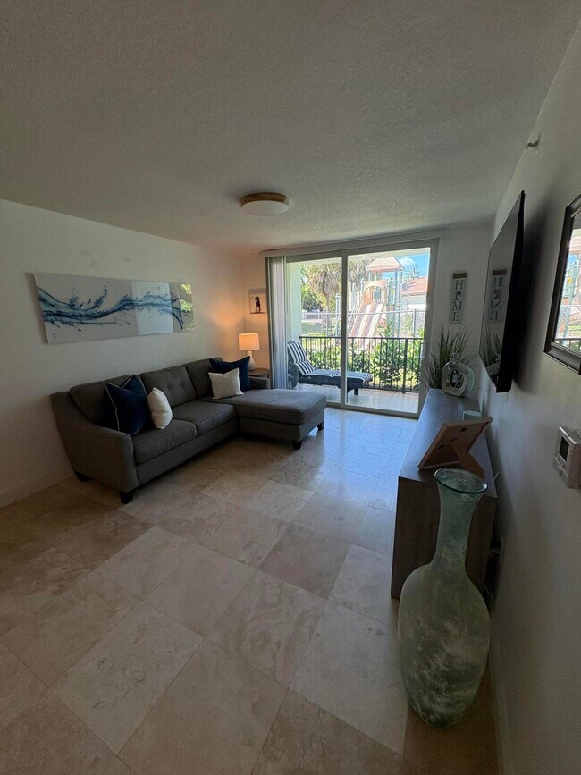 Foto del edificio - 1205 Villa Cir