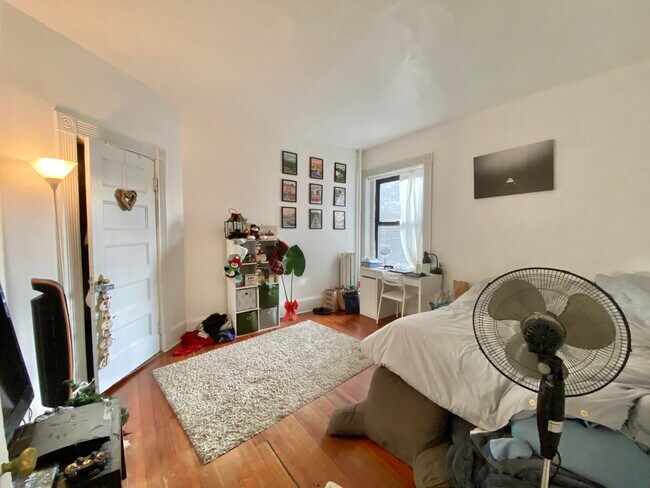 Foto del edificio - 239 Harvard Ave