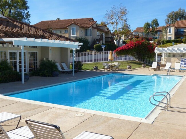 Building Photo - 854 S Rancho Santa Fe Rd