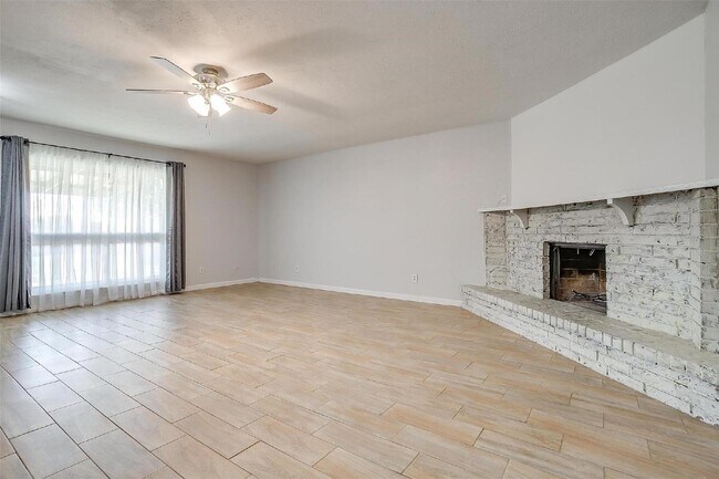 Building Photo - Cozy meets stylish in this 3 bedroom + 2 b...