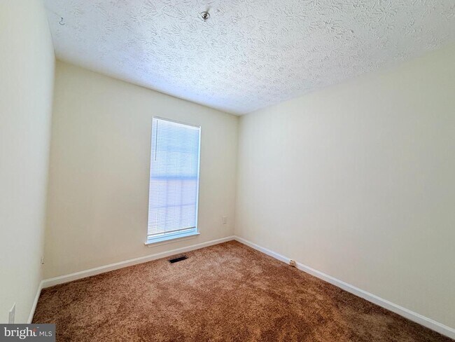 Building Photo - 1802 Chatfield Terrace