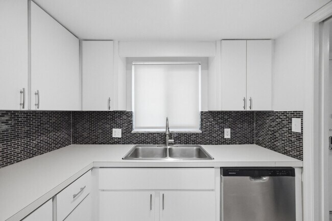 Foto del edificio - 8950 Park Blvd