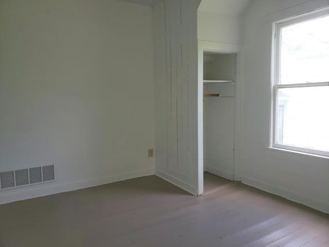 Building Photo - 206 S. Spring St