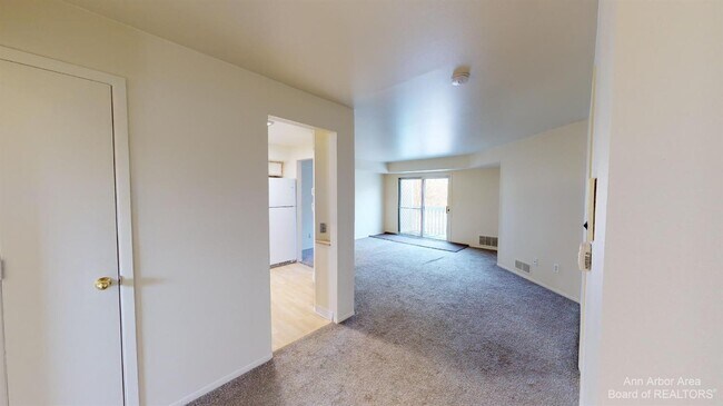 Building Photo - 2233 S Huron Pkwy