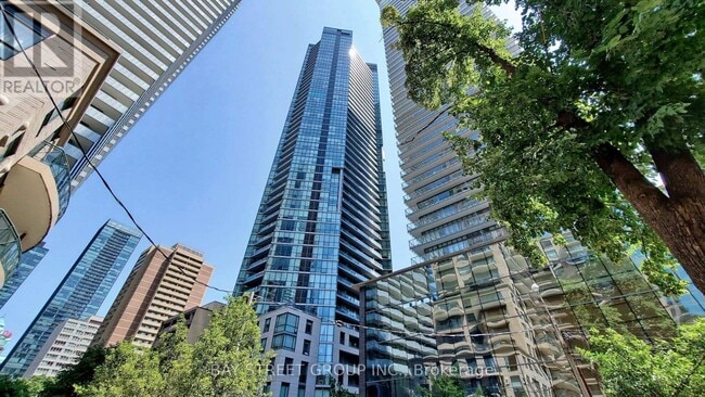 Building Photo - 45 Charles St E