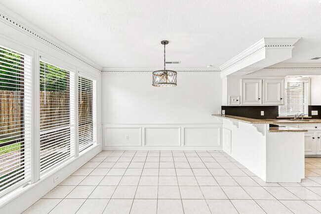 Building Photo - 15907 Spring Forest Dr