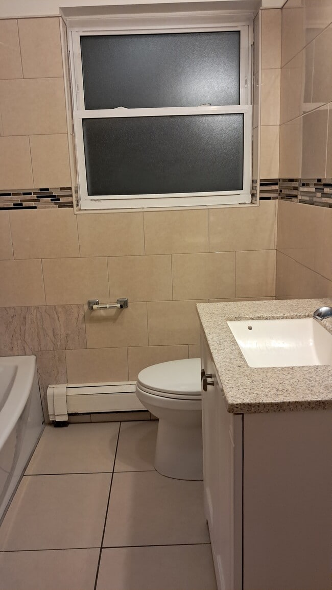 Foto del edificio - 6235 W Diversey Ave