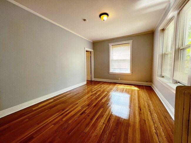 Foto del edificio - 2315 W Eastwood Ave