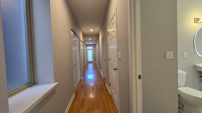 Foto del edificio - 3147 W Augusta Blvd