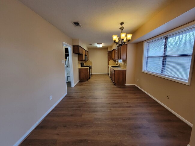 Building Photo - College Station - 3 bedroom / 2 bath / 2 car garage house with fenced in back yard.