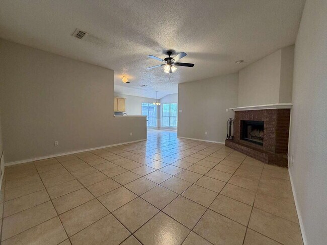 Foto del edificio - "Spacious 3-Bedroom Haven with 2 Full Baths – 1,592 Sq Ft of Comfort in Lubbock!"