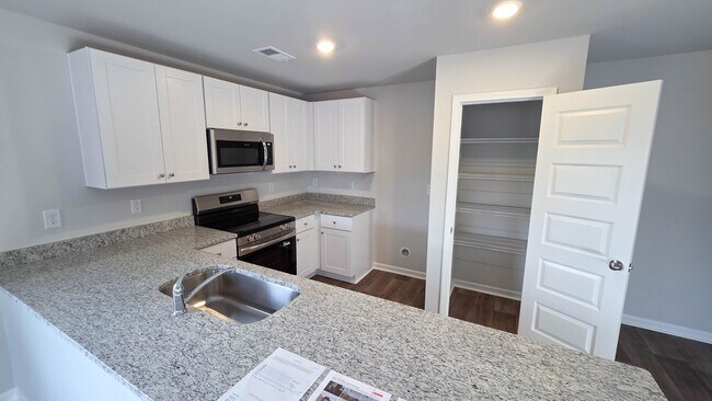 Foto del edificio - 150 Indigo Pl