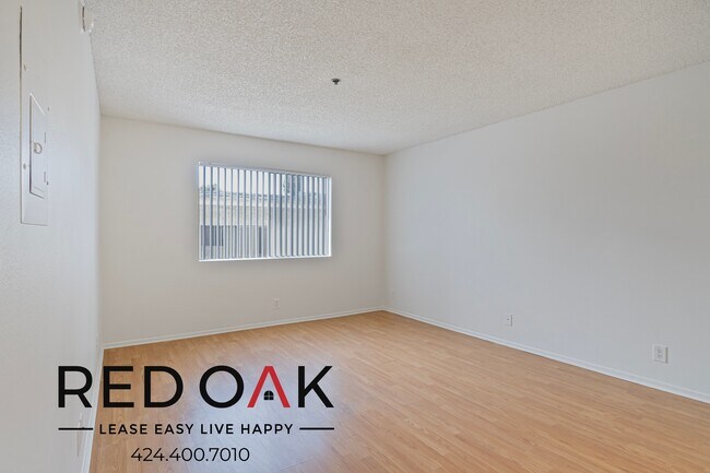 Foto del edificio - ~1 Month FREE~ Gorgeous Two Bedroom with S...