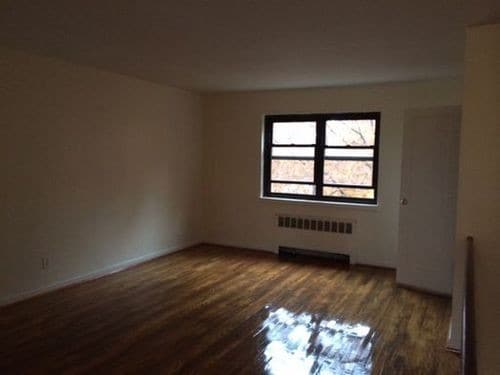 Building Photo - 2856 Hylan Blvd