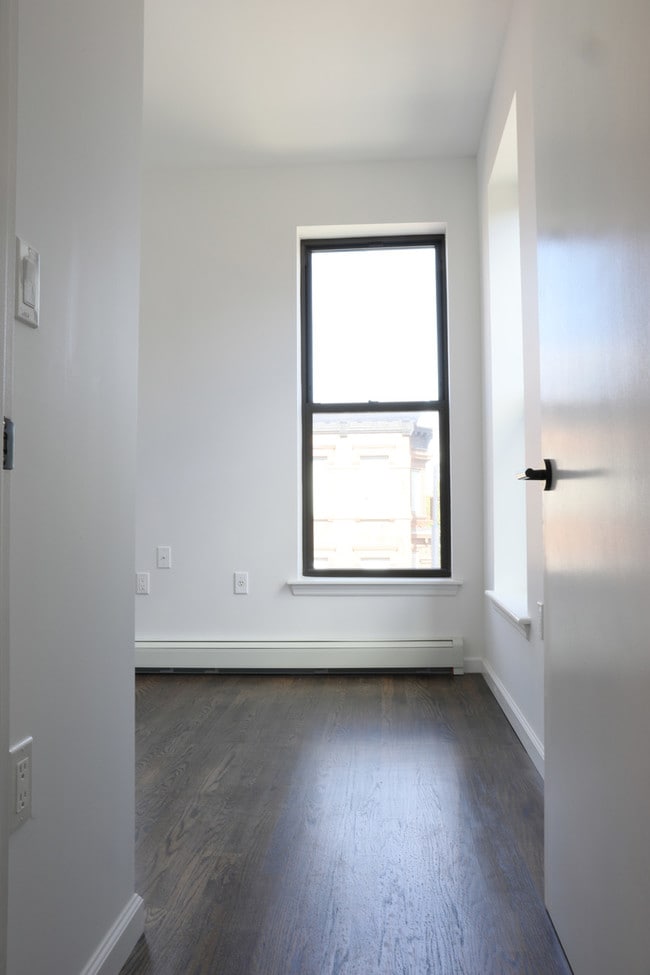 Building Photo - 641 Hancock St