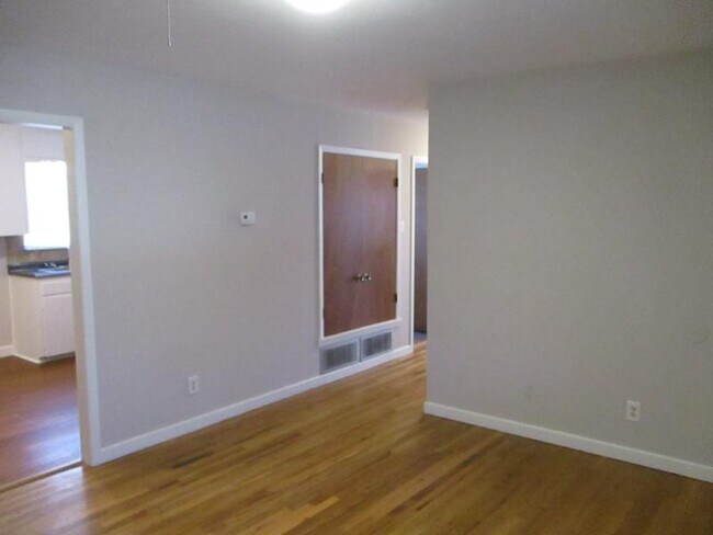 Building Photo - 1005 S 11th St