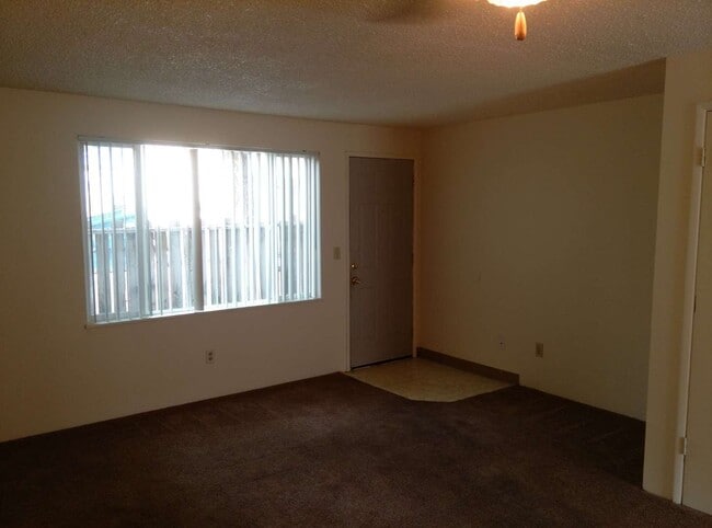 Building Photo - (749) Jackson Square - 2 Bedroom / 1.5 Bat...